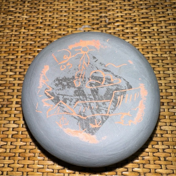 Navajo Pottery Hand Etched Pyramid Bird Geometric 3 1/8" Pot Gray Orange Signed - Picture 6 of 9